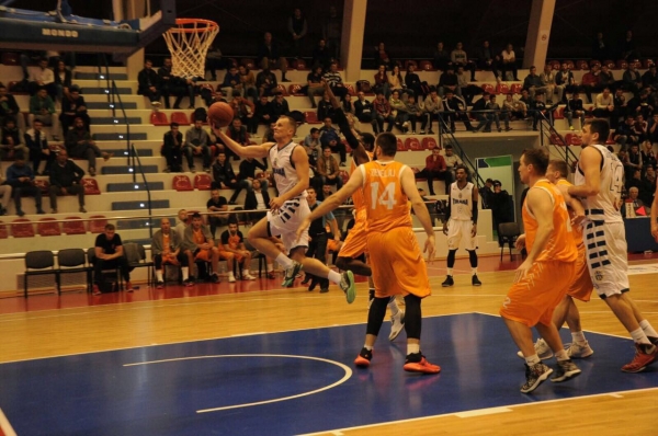 Tirana holds on for a first win