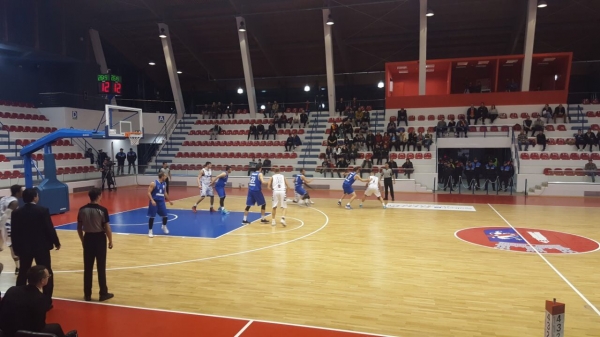 Domestic leagues: Tirana defeated  the leaders