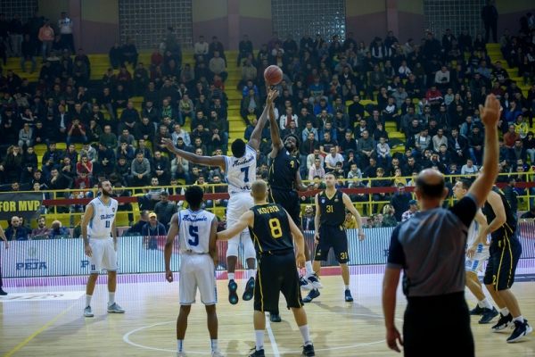 Triple-double by Smith lifts Academic Bultex 99 over Peja