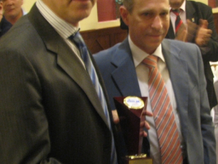 Mr. Shmuel Bachar received an award