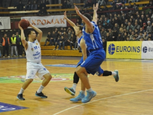 Photo-gallery from the game KK Kumanovo 2009 - SCM U Craiova