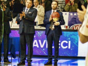 An award for Mr. Blerand Stavileci from EUROHOLD Balkan League