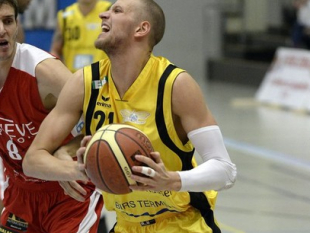 Bashkimi adds Rokas Uzas