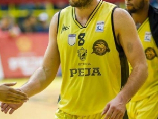 Peja to keep Alban Veseli