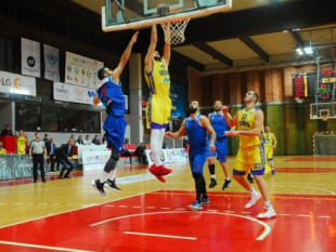 Photo-gallery from the game KK Teodo - KK Karpos Sokoli 2000