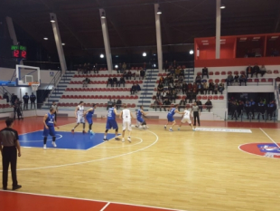 Domestic leagues: Tirana defeated  the leaders