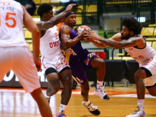 Big away victory for Hapoel Holon in the first game of the season