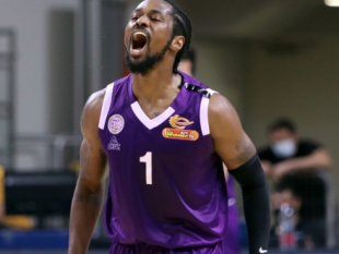 Kalin Lucas lead  the purple  to a first win this season