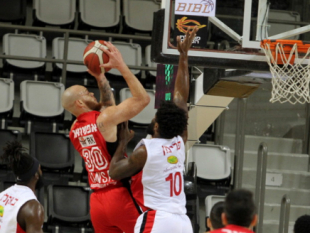 Hapoel Tel Aviv wins in Haifa to top Group A