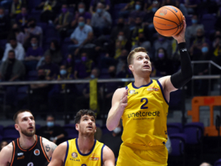 Highlights from the game Hapoel Holon - Akademik Plovdiv