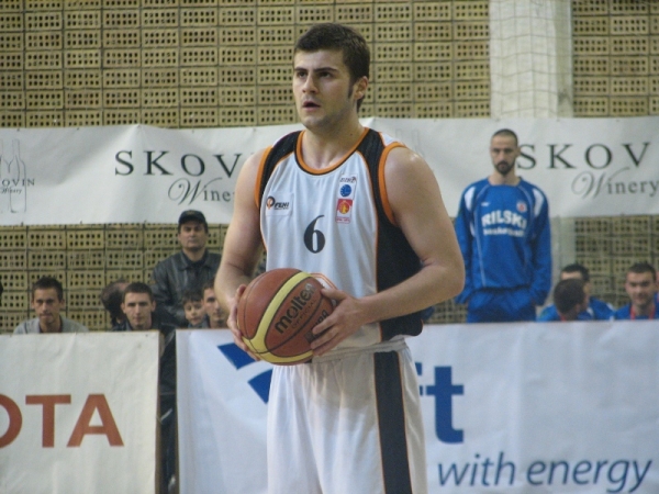 Darko Sokolov will stay one more season with Feni