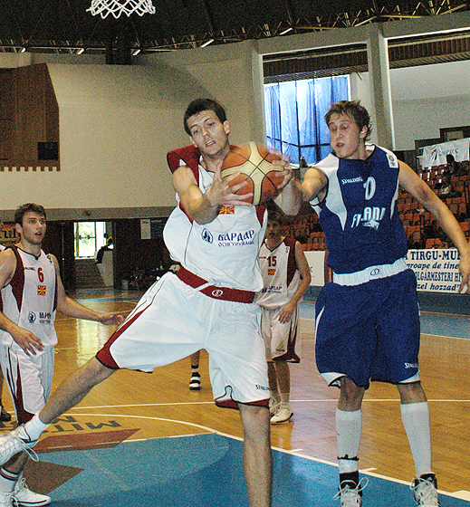 KK Feni signed with center Kiril Nikolovski