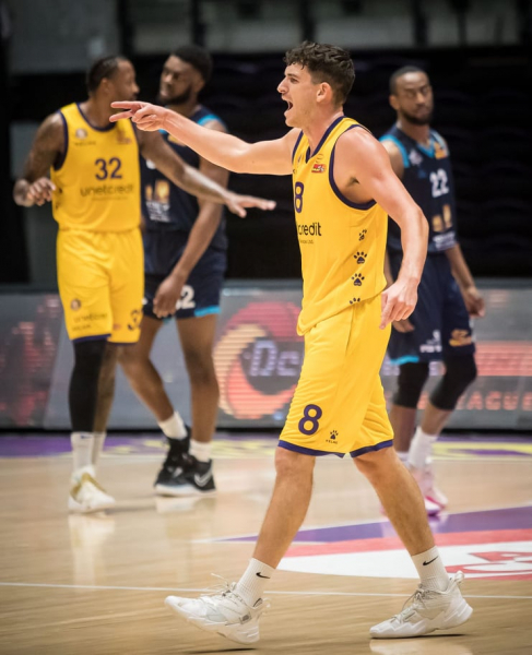 Bourdillon erupts for 9 triples to lead Hapoel Holon to first place in Group C