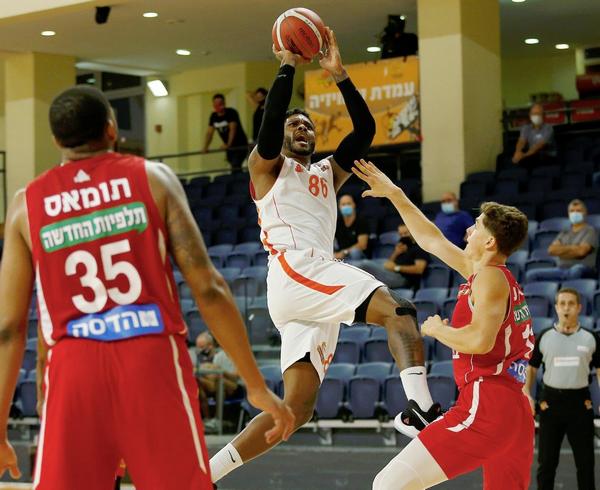 Hapoel Jerusalem survives an overtime thriller in Rishon LeZion