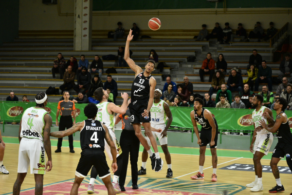 Hapoel Beer Sheva returned to winning ways in a thriller in Stara Zagora