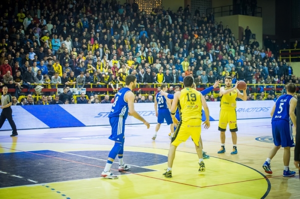 Photo-gallery from the game KB Peja - KK Mornar