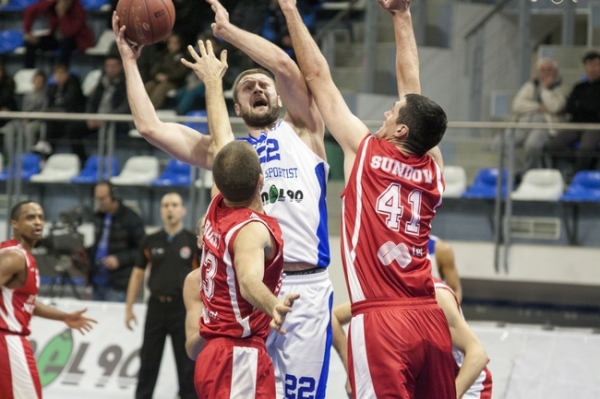 Domestic leagues: Rilski Sportist defeated at the end of 2014