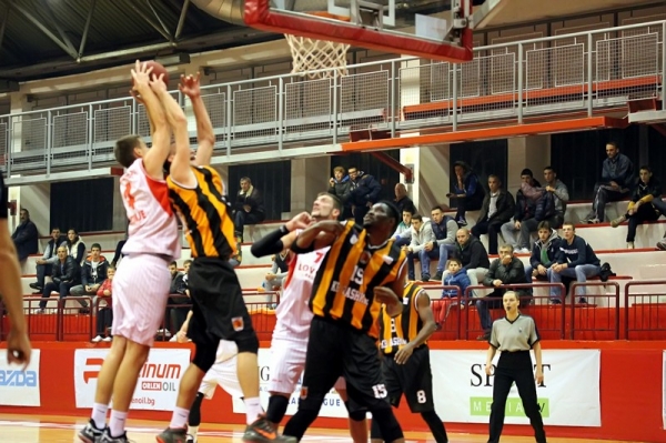 Photo-gallery from the game KK Lovcen Basket - KB Bashkimi