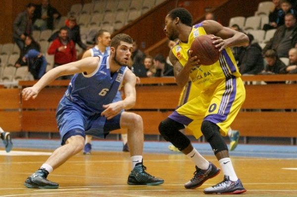 Teodo holds on for win in Sofia