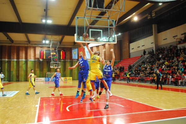 Photo-gallery from the game KK Teodo - KK Kumanovo 2009